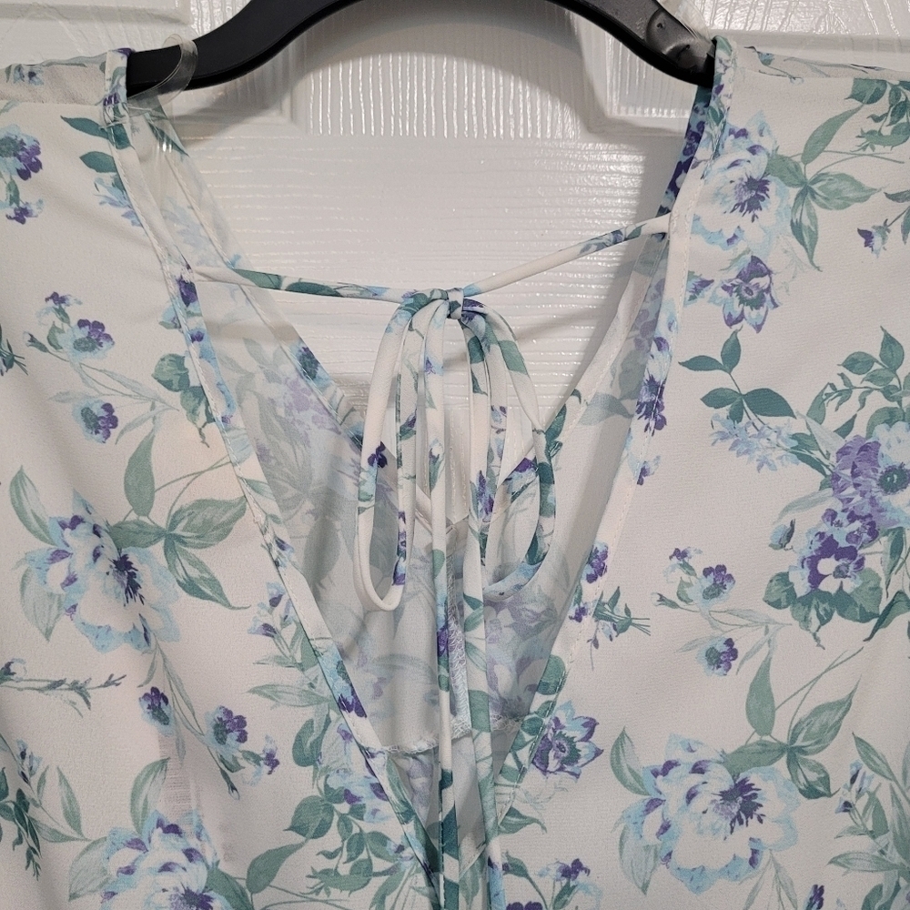 Peach Love California Floral Lightweight Tie Neck Women's Top Size Large - Picture 10 of 16